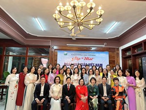 Khoa Khoa học cơ bản tổ chức gặp mặt truyền thống nhân Ngày Nhà giáo Việt Nam